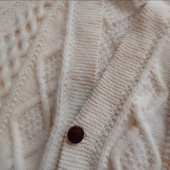 Vintage Joseph F. Heron 100% Irish Wool Handknit Sweater. - Picture 9 of 11